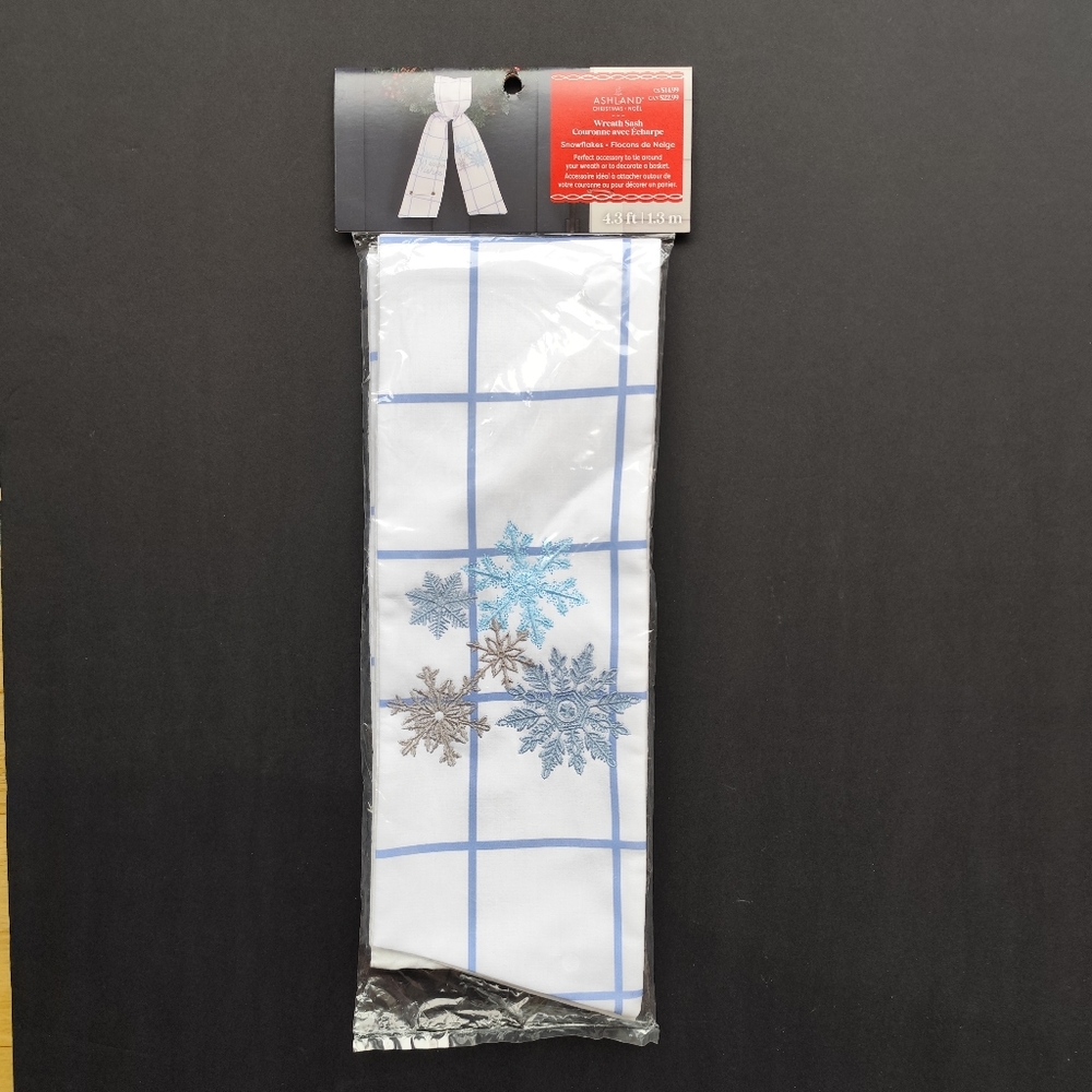 4/$50⭐️Ashland Christmas snowflake-patterned wreath sash